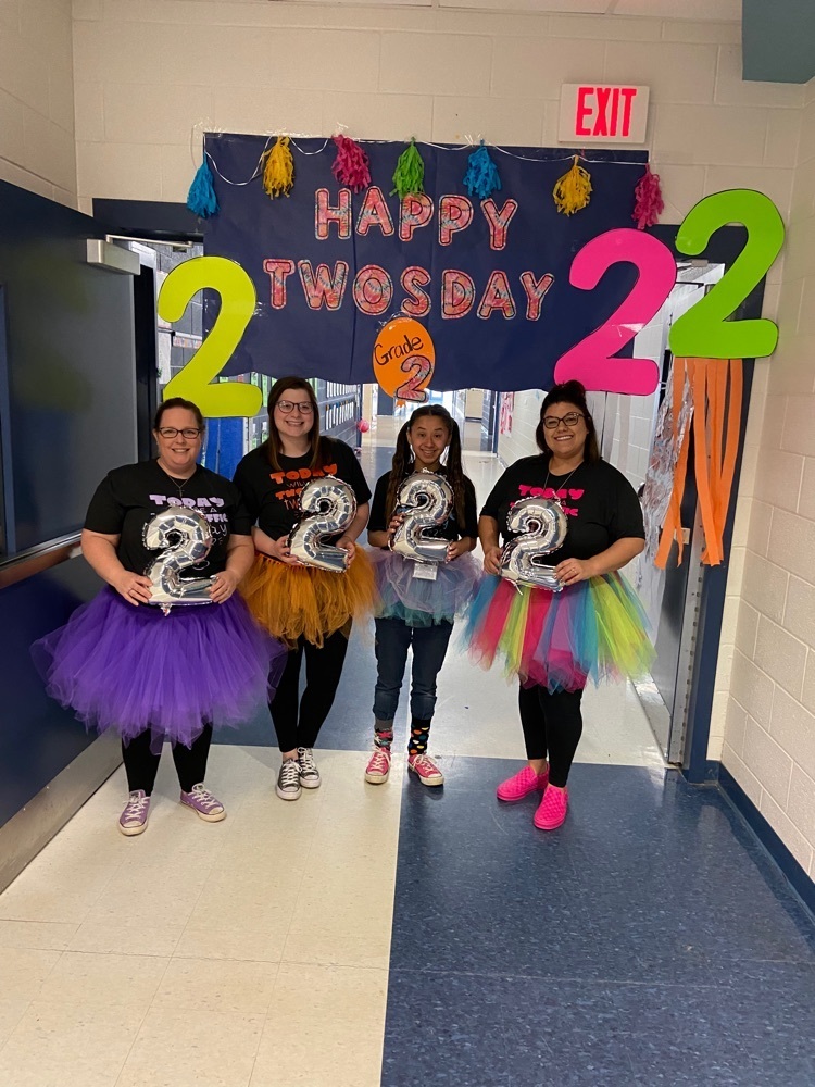 Students and staff at DES enjoyed Twosday!! Happy 2-22-22!! #dacusvillegrown