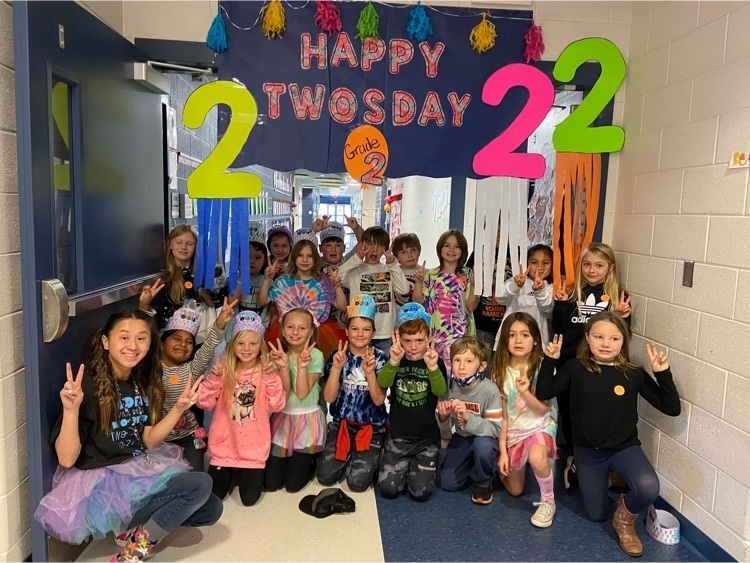 Students and staff at DES enjoyed Twosday!! Happy 2-22-22!! #dacusvillegrown