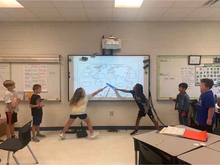  This week 4th grade played a team game to study continents and oceans! 