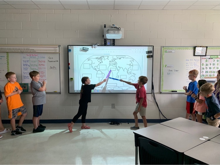  This week 4th grade played a team game to study continents and oceans! 