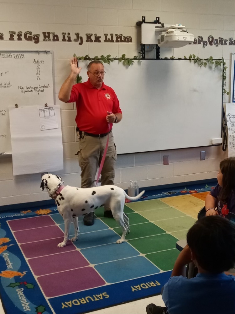 Dacusville Fire Department and Kindle the Dog visited DES this week to discuss Fire Safety! 