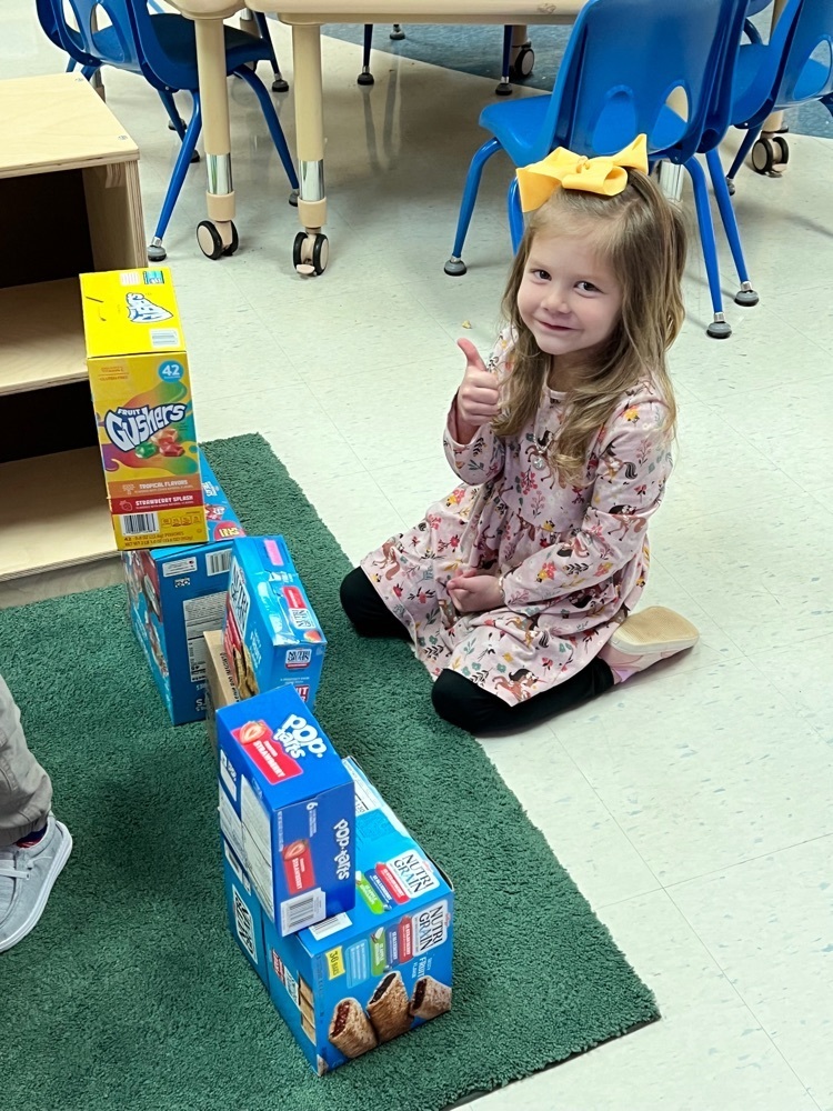 3K is in the middle of their buildings unit.  They are using their imagination to make their own buildings with different “materials.” #dacusvillegrown